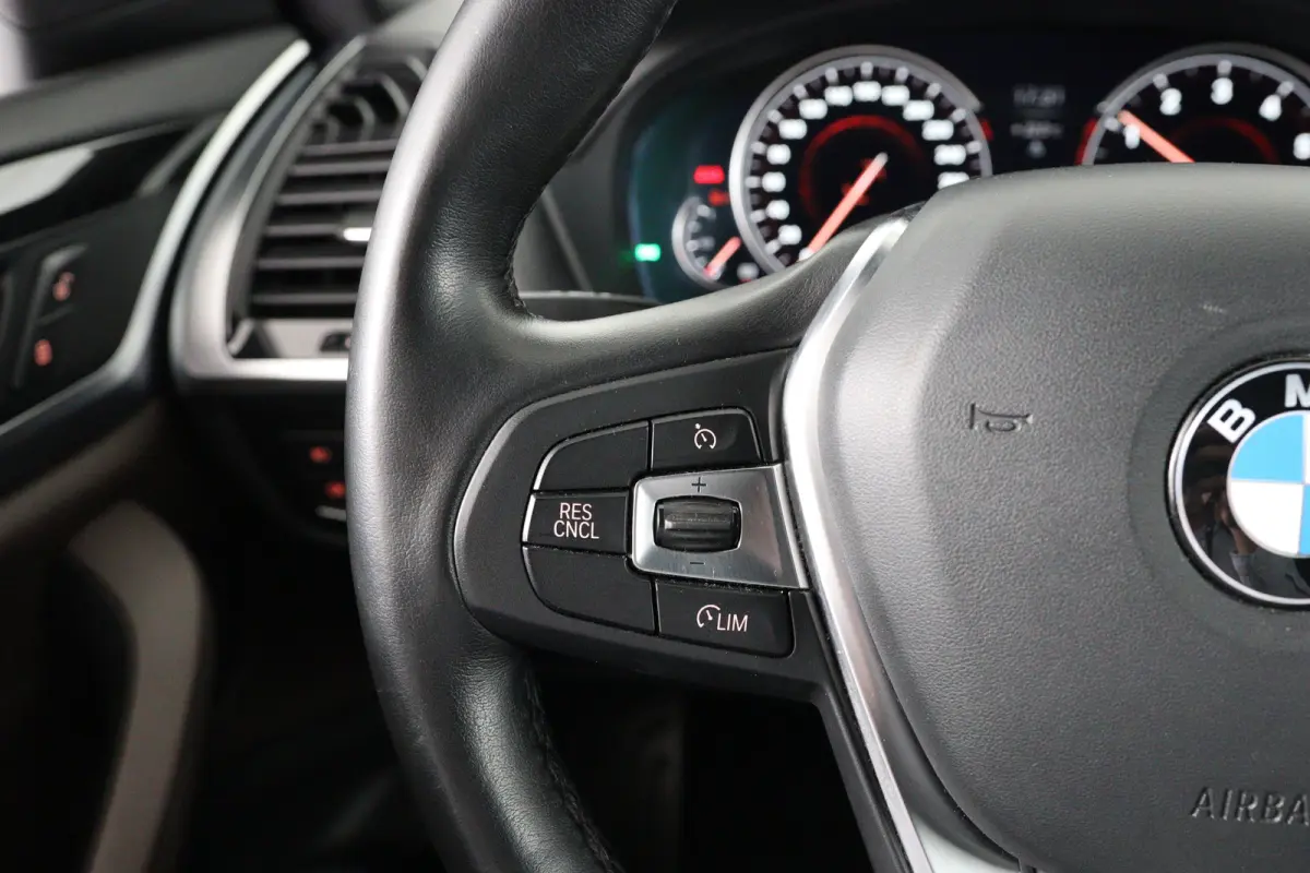 sDrive20i Launch Edition High Executive | Dealer Onderhouden! | Open Dak | Leder | Stuur/Stoelverwamring | LED | Camera | HUD | Clima | Navi | Cruis Control | 20 Inch LMV