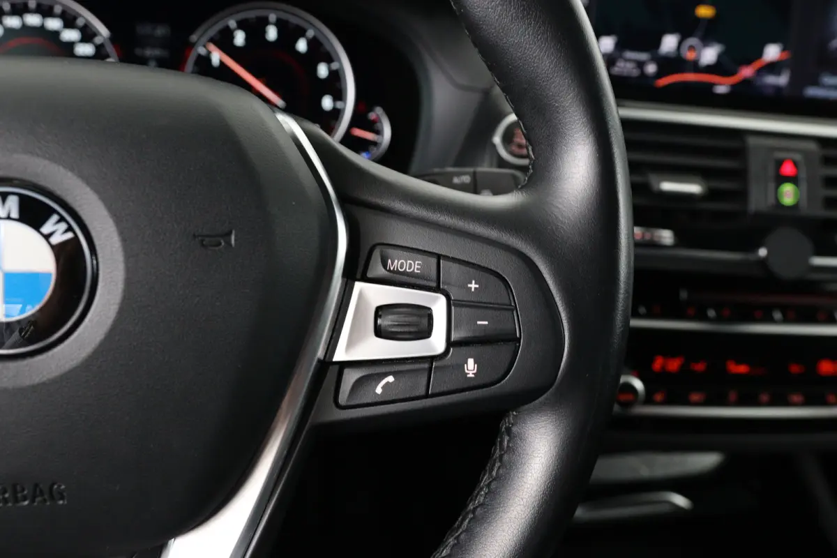 sDrive20i Launch Edition High Executive | Dealer Onderhouden! | Open Dak | Leder | Stuur/Stoelverwamring | LED | Camera | HUD | Clima | Navi | Cruis Control | 20 Inch LMV