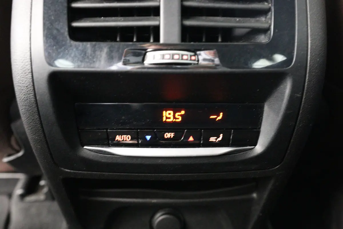 sDrive20i Launch Edition High Executive | Dealer Onderhouden! | Open Dak | Leder | Stuur/Stoelverwamring | LED | Camera | HUD | Clima | Navi | Cruis Control | 20 Inch LMV