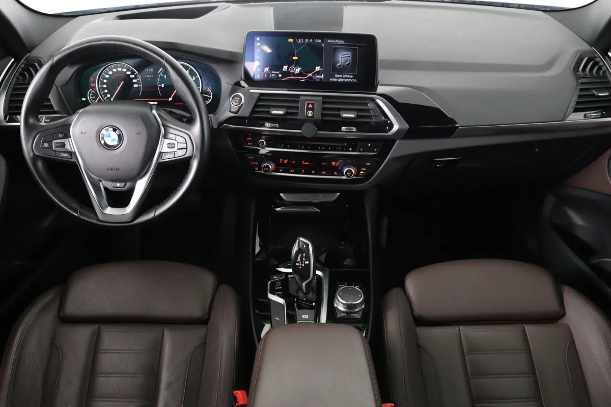 sDrive20i Launch Edition High Executive | Dealer Onderhouden! | Open Dak | Leder | Stuur/Stoelverwamring | LED | Camera | HUD | Clima | Navi | Cruis Control | 20 Inch LMV