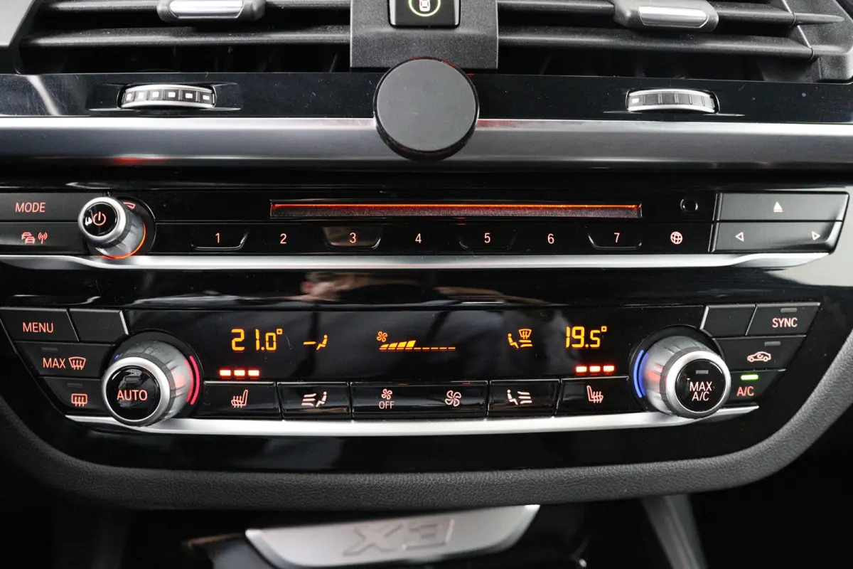 sDrive20i Launch Edition High Executive | Dealer Onderhouden! | Open Dak | Leder | Stuur/Stoelverwamring | LED | Camera | HUD | Clima | Navi | Cruis Control | 20 Inch LMV