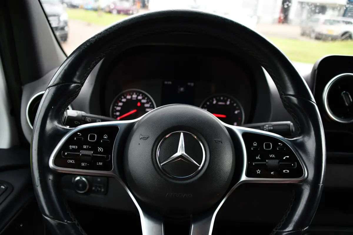 319 V6 3.0 CDI L2H1 RWD AMG Edition Camera, Cruise, Carplay, LED, 10,5'' Mbux, 3500kg Trekhaak, Standkachel, Multimedia, Stoelverwarming, Automaat, Uniek!
