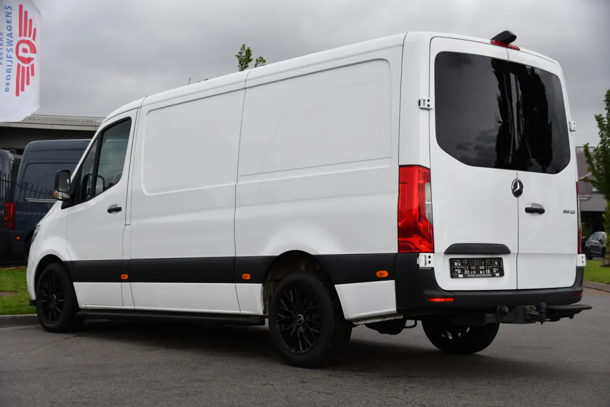 319 V6 3.0 CDI L2H1 RWD AMG Edition Camera, Cruise, Carplay, LED, 10,5'' Mbux, 3500kg Trekhaak, Standkachel, Multimedia, Stoelverwarming, Automaat, Uniek!
