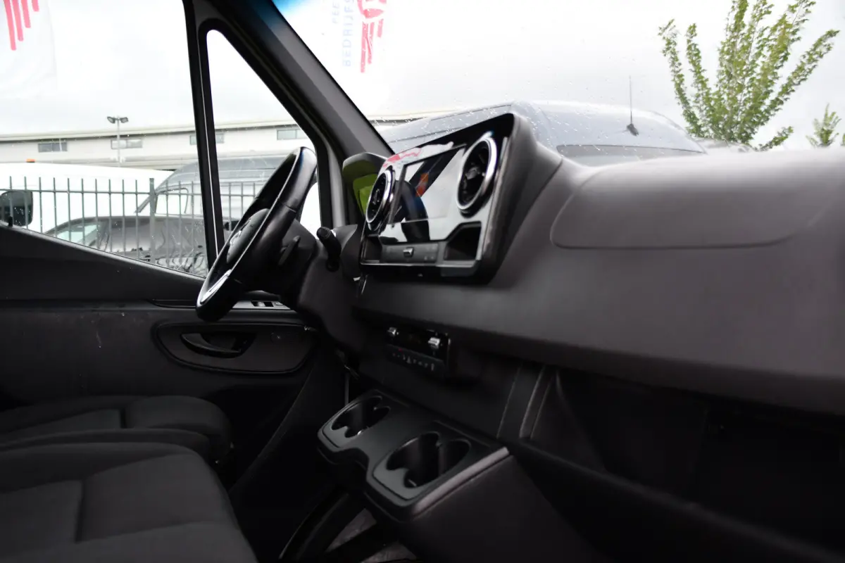 319 V6 3.0 CDI L2H1 RWD AMG Edition Camera, Cruise, Carplay, LED, 10,5'' Mbux, 3500kg Trekhaak, Standkachel, Multimedia, Stoelverwarming, Automaat, Uniek!