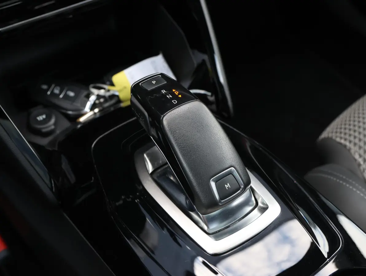 1.2 130pk Automaat GT-Line Navigatie |  Schuif/-kanteldak | Achteruitrijcamera | Stoelverwarming | Keyless | Climate Control | Cruise Control | Parkeersensoren v+a | Full Led koplampen | 3D 