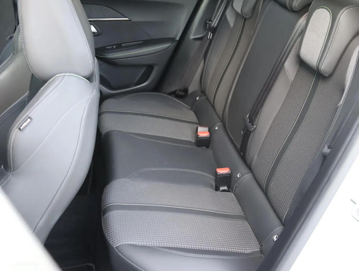 1.2 130pk Automaat GT-Line Navigatie |  Schuif/-kanteldak | Achteruitrijcamera | Stoelverwarming | Keyless | Climate Control | Cruise Control | Parkeersensoren v+a | Full Led koplampen | 3D 