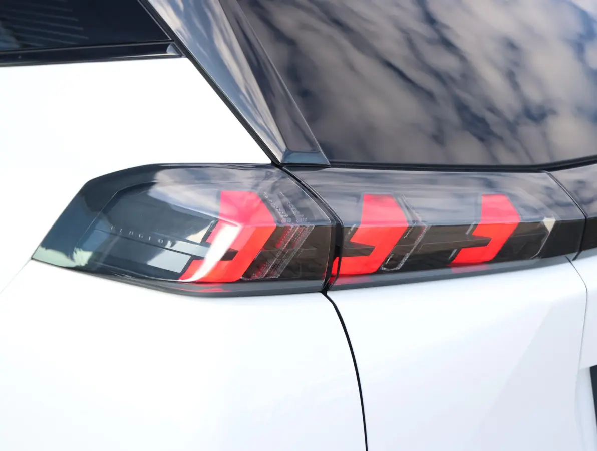 1.2 130pk Automaat GT-Line Navigatie |  Schuif/-kanteldak | Achteruitrijcamera | Stoelverwarming | Keyless | Climate Control | Cruise Control | Parkeersensoren v+a | Full Led koplampen | 3D 
