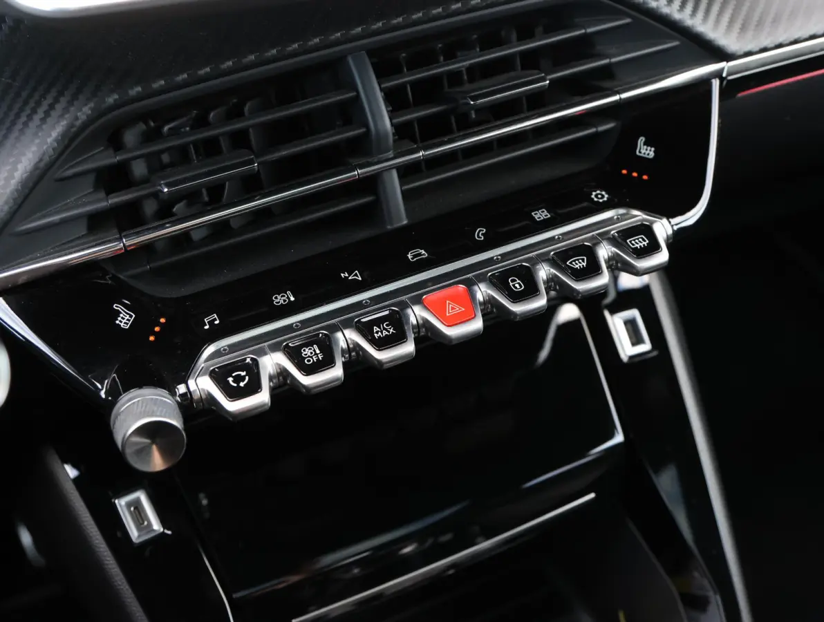 1.2 130pk Automaat GT-Line Navigatie |  Schuif/-kanteldak | Achteruitrijcamera | Stoelverwarming | Keyless | Climate Control | Cruise Control | Parkeersensoren v+a | Full Led koplampen | 3D 
