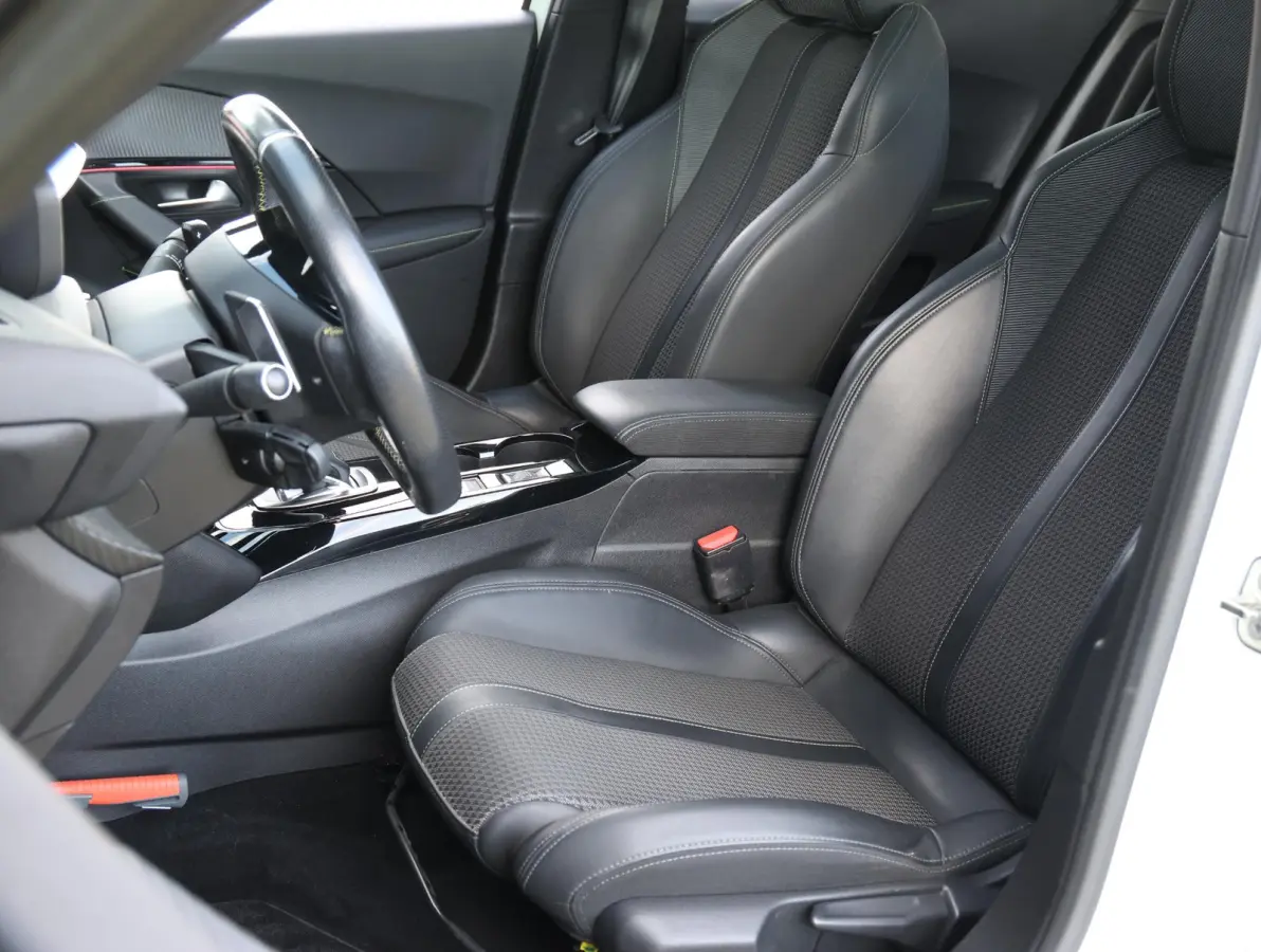 1.2 130pk Automaat GT-Line Navigatie |  Schuif/-kanteldak | Achteruitrijcamera | Stoelverwarming | Keyless | Climate Control | Cruise Control | Parkeersensoren v+a | Full Led koplampen | 3D 