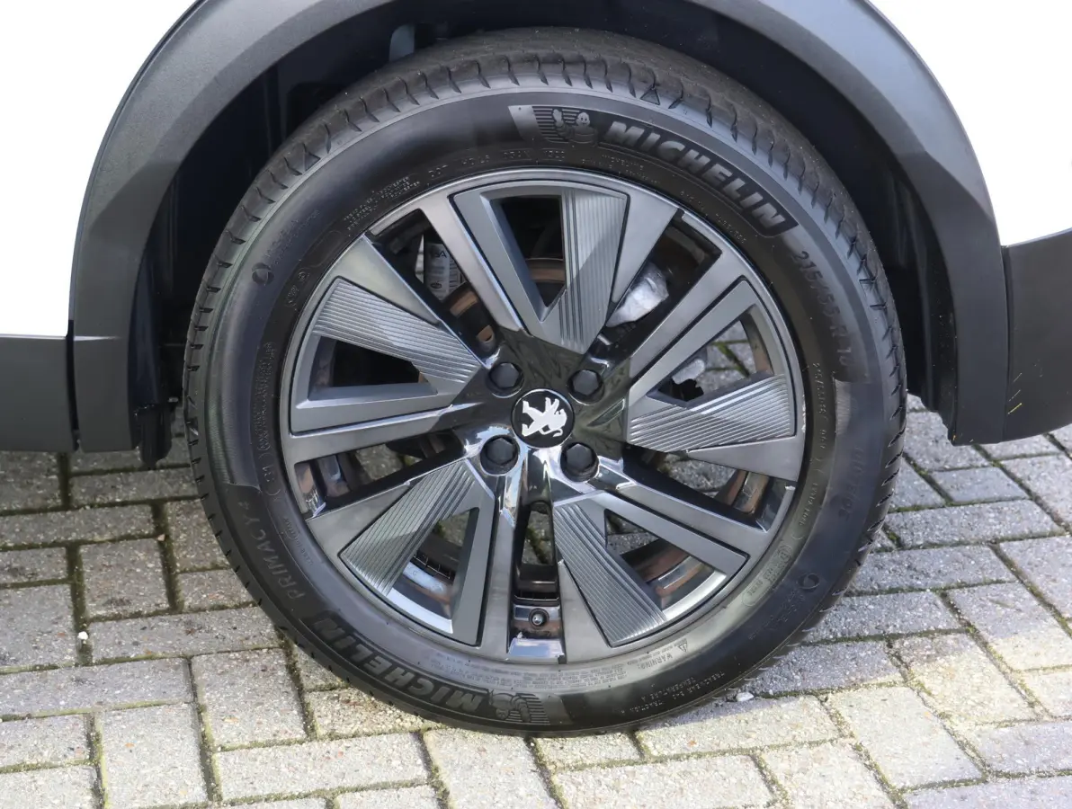 1.2 130pk Automaat GT-Line Navigatie |  Schuif/-kanteldak | Achteruitrijcamera | Stoelverwarming | Keyless | Climate Control | Cruise Control | Parkeersensoren v+a | Full Led koplampen | 3D 