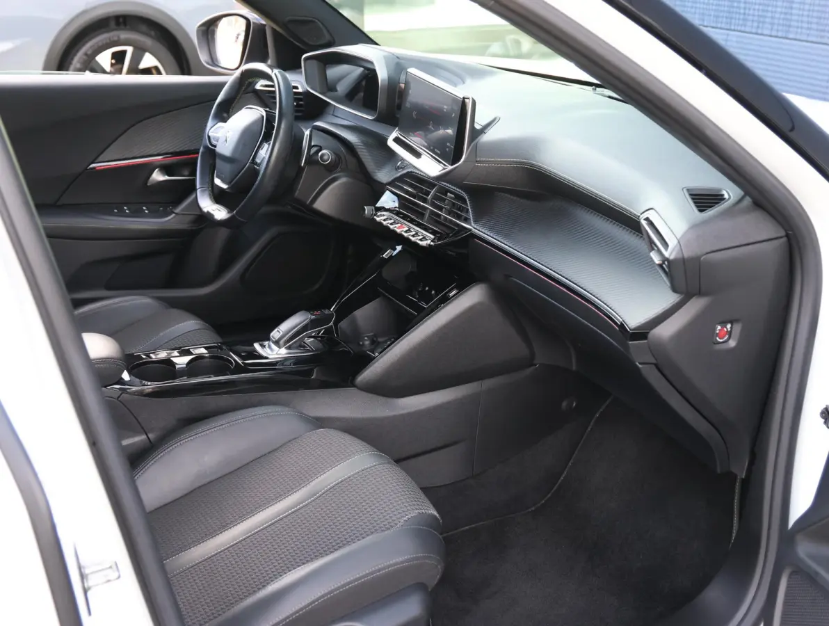 1.2 130pk Automaat GT-Line Navigatie |  Schuif/-kanteldak | Achteruitrijcamera | Stoelverwarming | Keyless | Climate Control | Cruise Control | Parkeersensoren v+a | Full Led koplampen | 3D 