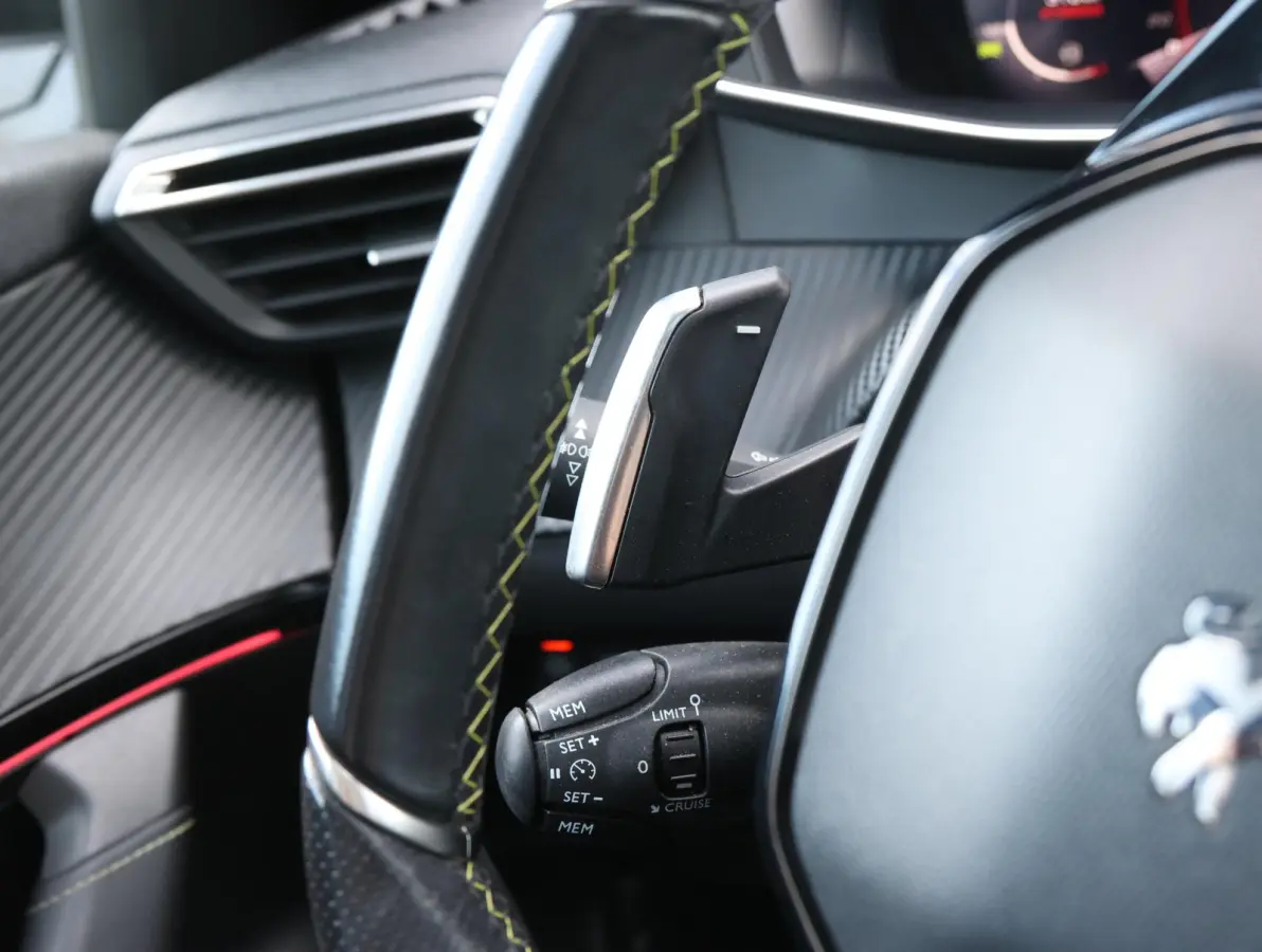 1.2 130pk Automaat GT-Line Navigatie |  Schuif/-kanteldak | Achteruitrijcamera | Stoelverwarming | Keyless | Climate Control | Cruise Control | Parkeersensoren v+a | Full Led koplampen | 3D 
