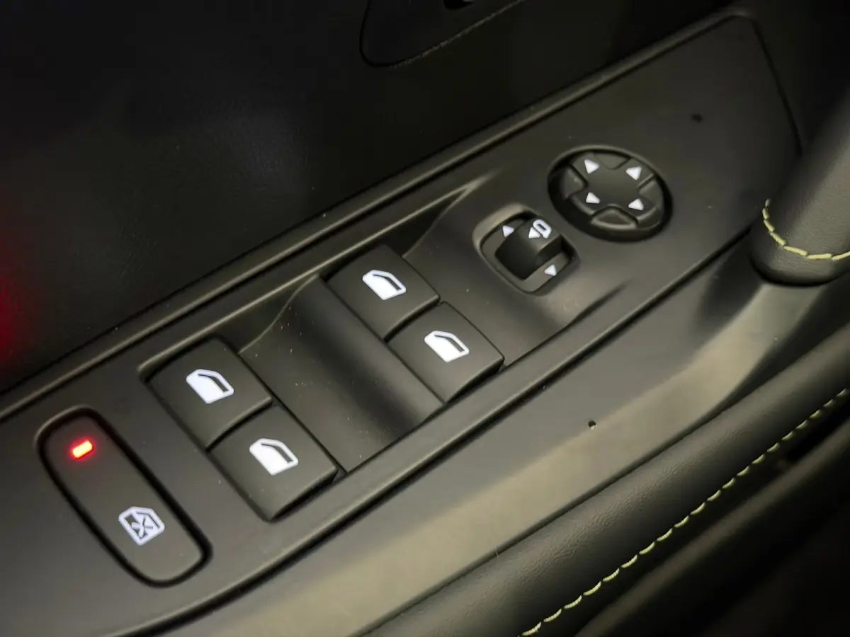 GT Hybrid 110 e-DCS6 Navigatie | Adaptive Cruise | Camera | Apple Carplay/Android Auto | | Adaptieve cruise control met Stop&Go functie | Armsteunen op de voorportieren bekleed met kunstlede