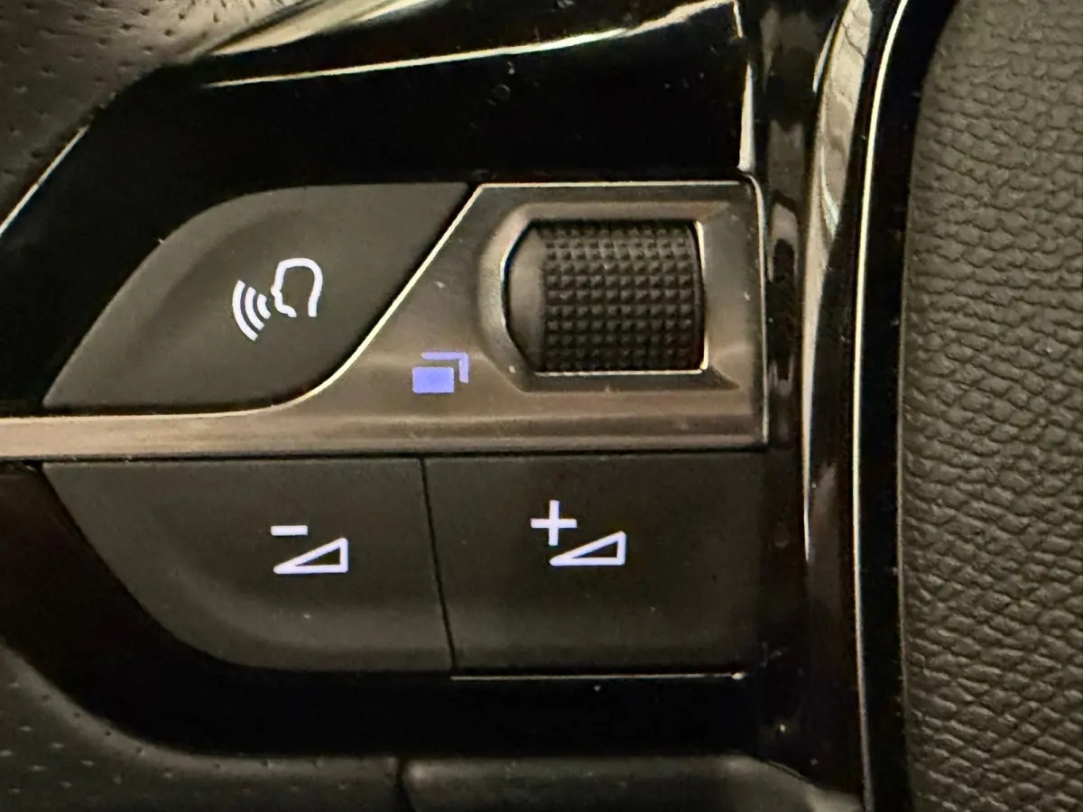 GT Hybrid 110 e-DCS6 Navigatie | Adaptive Cruise | Camera | Apple Carplay/Android Auto | | Adaptieve cruise control met Stop&Go functie | Armsteunen op de voorportieren bekleed met kunstlede
