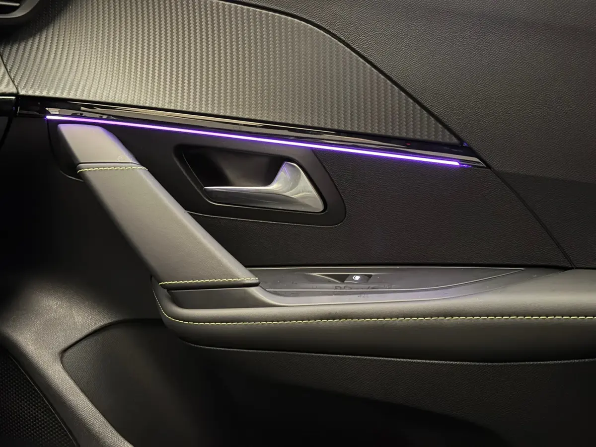 GT Hybrid 110 e-DCS6 Navigatie | Adaptive Cruise | Camera | Apple Carplay/Android Auto | | Adaptieve cruise control met Stop&Go functie | Armsteunen op de voorportieren bekleed met kunstlede
