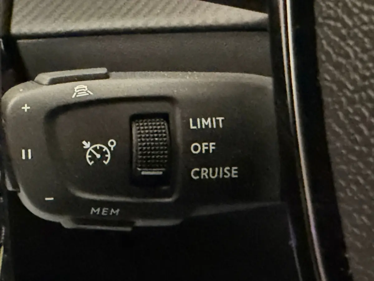 GT Hybrid 110 e-DCS6 Navigatie | Adaptive Cruise | Camera | Apple Carplay/Android Auto | | Adaptieve cruise control met Stop&Go functie | Armsteunen op de voorportieren bekleed met kunstlede