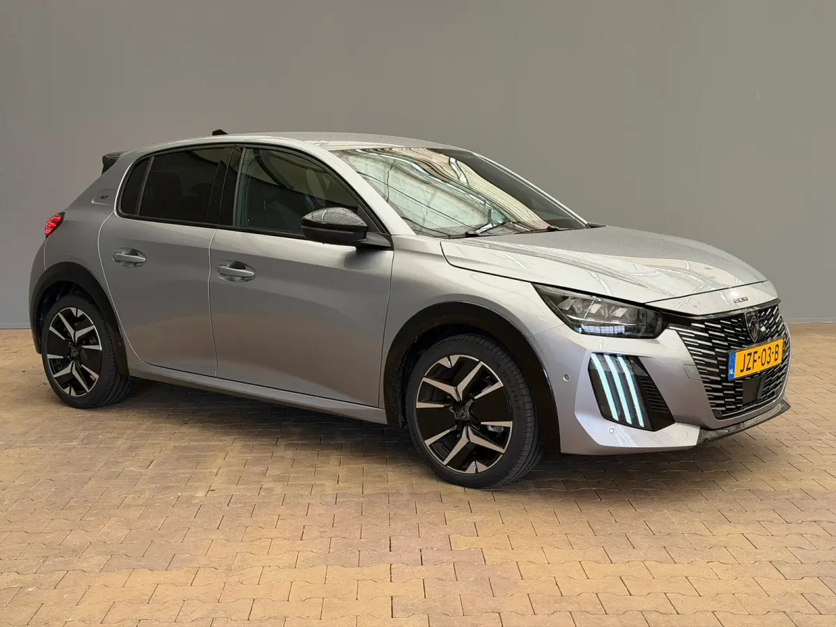 GT Hybrid 110 e-DCS6 Navigatie | Adaptive Cruise | Camera | Apple Carplay/Android Auto | | Adaptieve cruise control met Stop&Go functie | Armsteunen op de voorportieren bekleed met kunstlede
