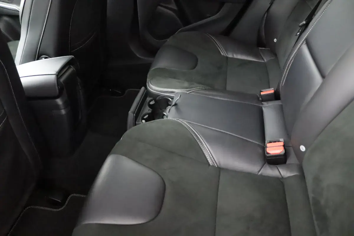 T3 Polar+ Sport R-Design | Panoramadak | Harman Kardon | Camera | Parkeersensoren | Stoelverwarming |
