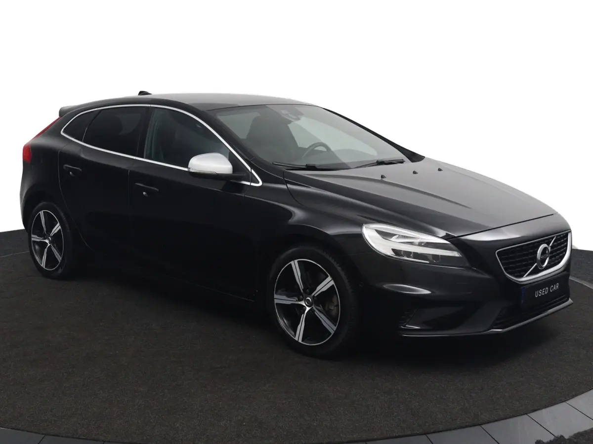 T3 Polar+ Sport R-Design | Panoramadak | Harman Kardon | Camera | Parkeersensoren | Stoelverwarming |