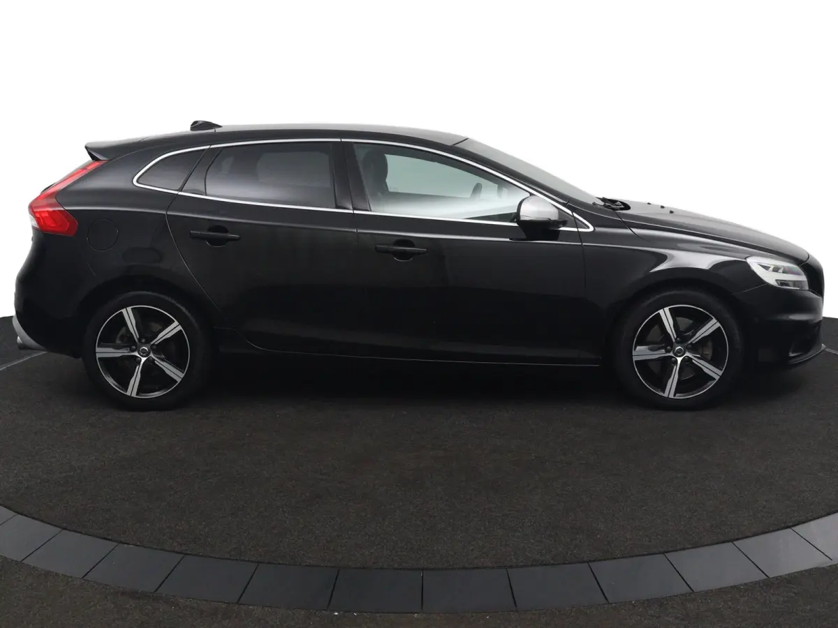 T3 Polar+ Sport R-Design | Panoramadak | Harman Kardon | Camera | Parkeersensoren | Stoelverwarming |