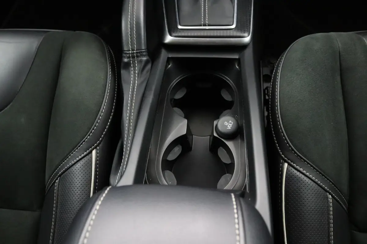 T3 Polar+ Sport R-Design | Panoramadak | Harman Kardon | Camera | Parkeersensoren | Stoelverwarming |