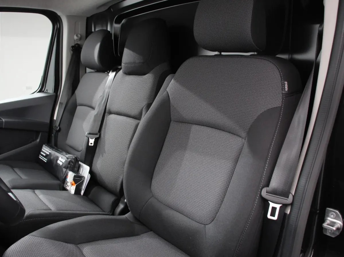 2.0 Blue dCi 110PK T30 L2H1 Advance Navigatie Airco Lichtmetalen velgen Betimmering Trekhaak Camera Parkeer sensoren Dab