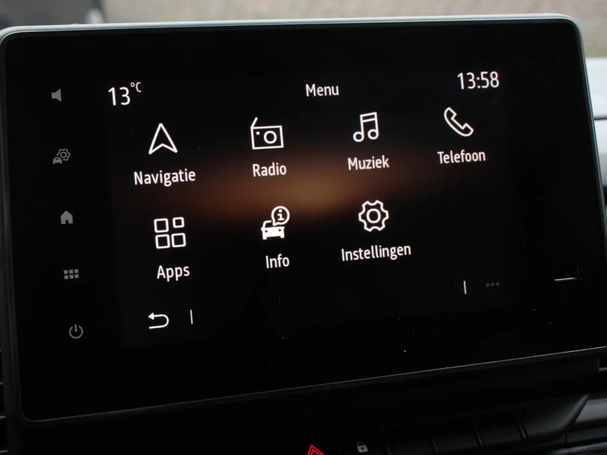 2.0 Blue dCi 110PK T30 L2H1 Advance Navigatie Airco Lichtmetalen velgen Betimmering Trekhaak Camera Parkeer sensoren Dab