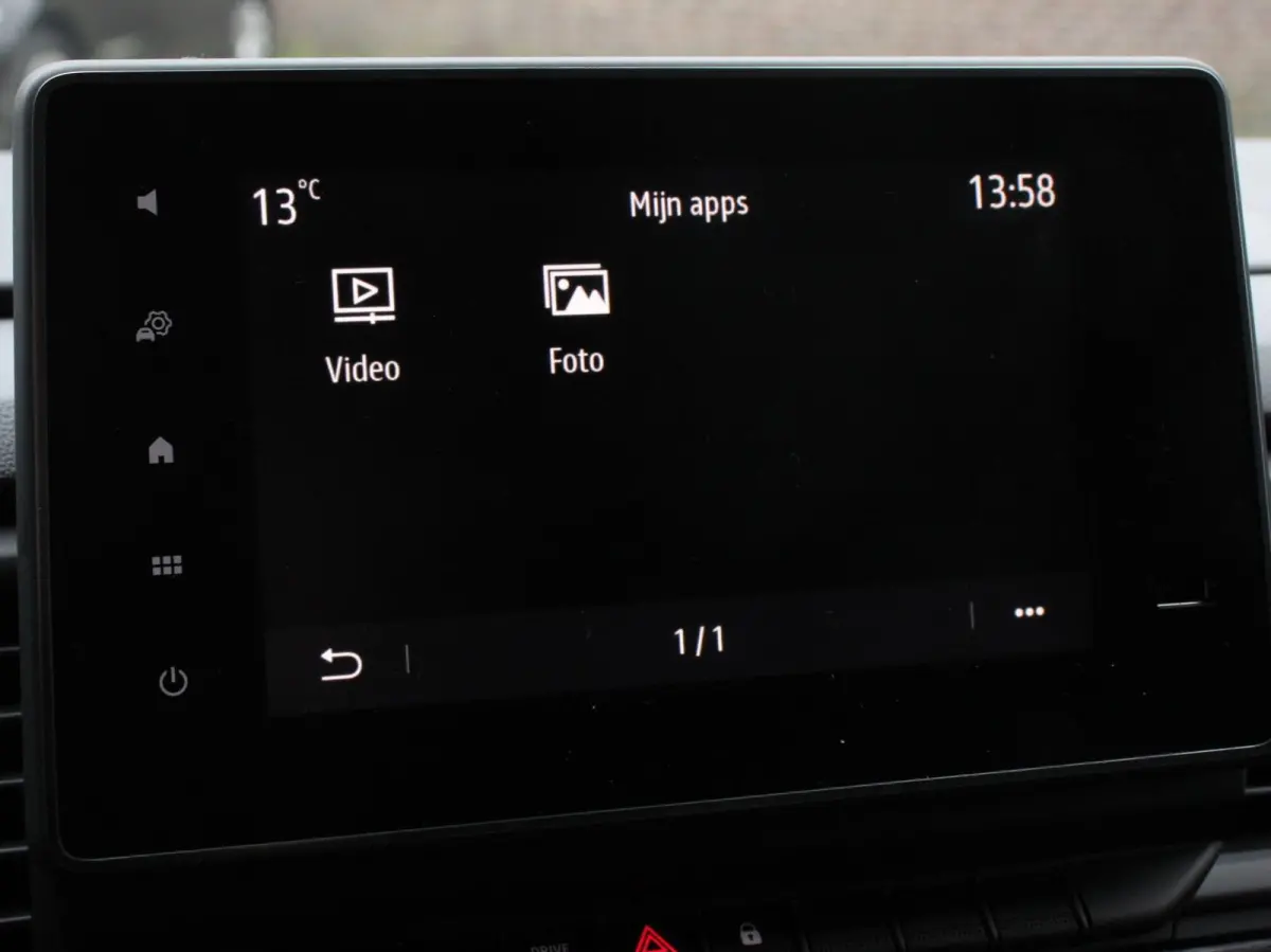 2.0 Blue dCi 110PK T30 L2H1 Advance Navigatie Airco Lichtmetalen velgen Betimmering Trekhaak Camera Parkeer sensoren Dab