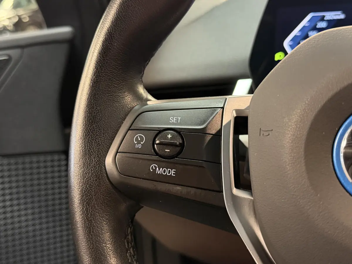 225e xDrive Luxury Line 17"/Leder + memory/Panoramadak/Camera/Apple Carplay & Android Auto