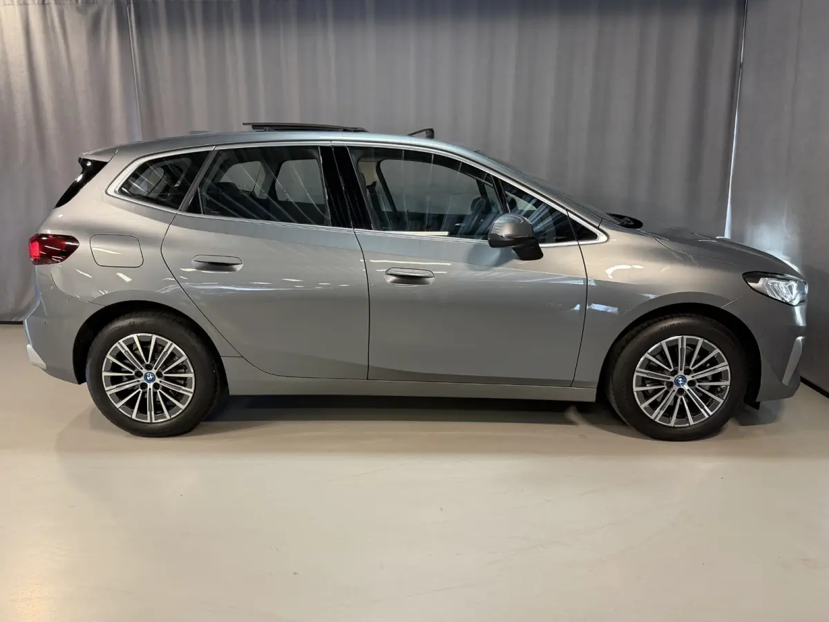 225e xDrive Luxury Line 17"/Leder + memory/Panoramadak/Camera/Apple Carplay & Android Auto