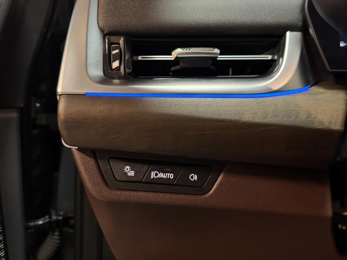 225e xDrive Luxury Line 17"/Leder + memory/Panoramadak/Camera/Apple Carplay & Android Auto