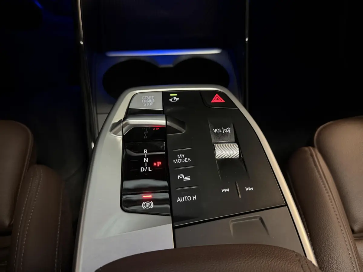 225e xDrive Luxury Line 17"/Leder + memory/Panoramadak/Camera/Apple Carplay & Android Auto