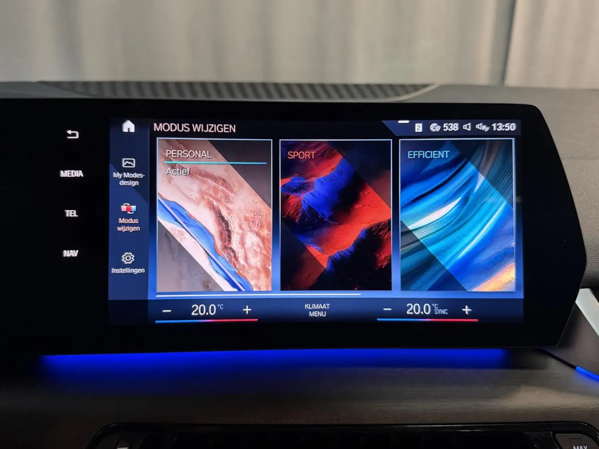 225e xDrive Luxury Line 17"/Leder + memory/Panoramadak/Camera/Apple Carplay & Android Auto