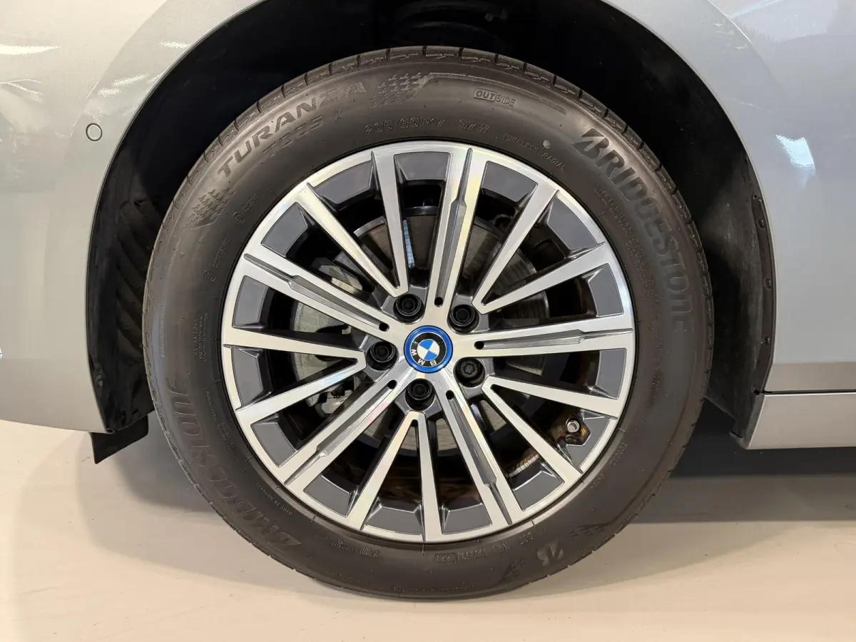 225e xDrive Luxury Line 17"/Leder + memory/Panoramadak/Camera/Apple Carplay & Android Auto