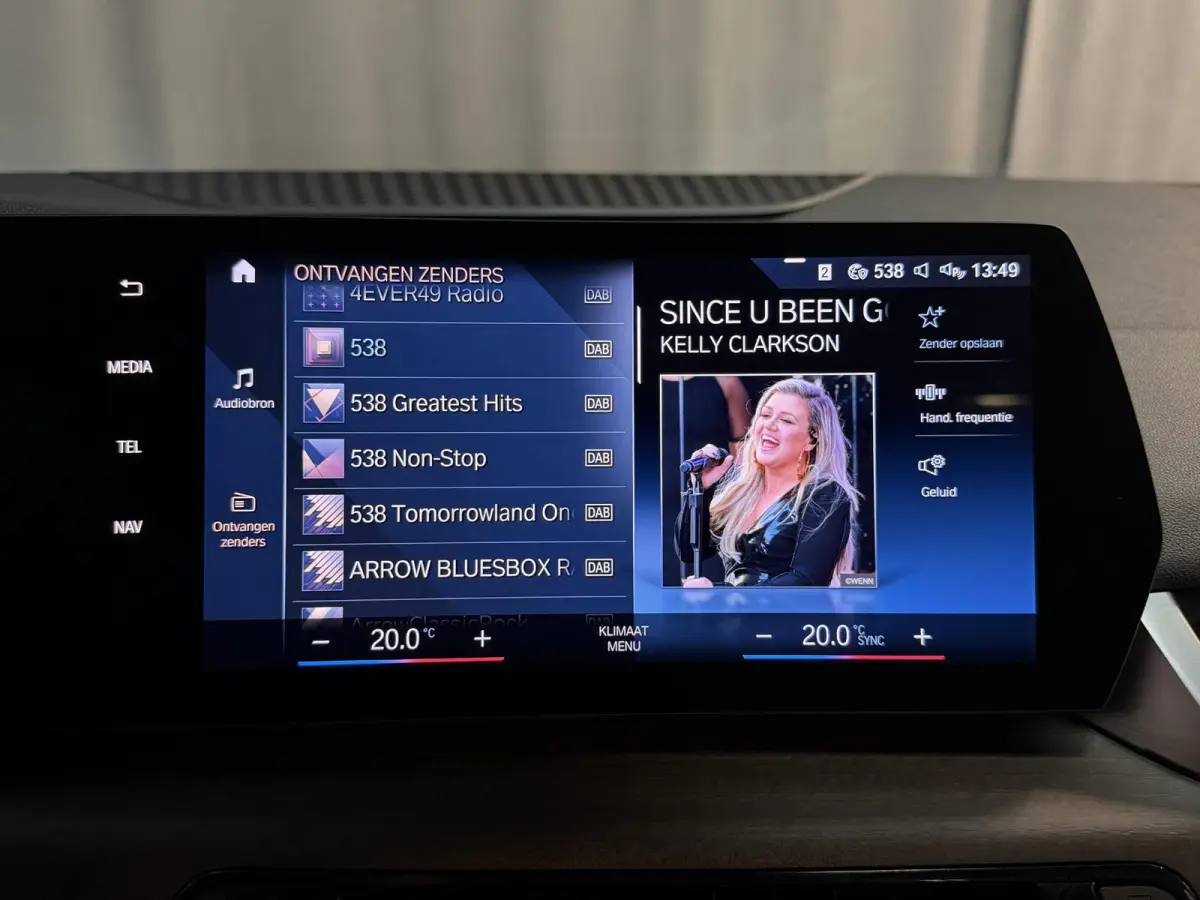 225e xDrive Luxury Line 17"/Leder + memory/Panoramadak/Camera/Apple Carplay & Android Auto