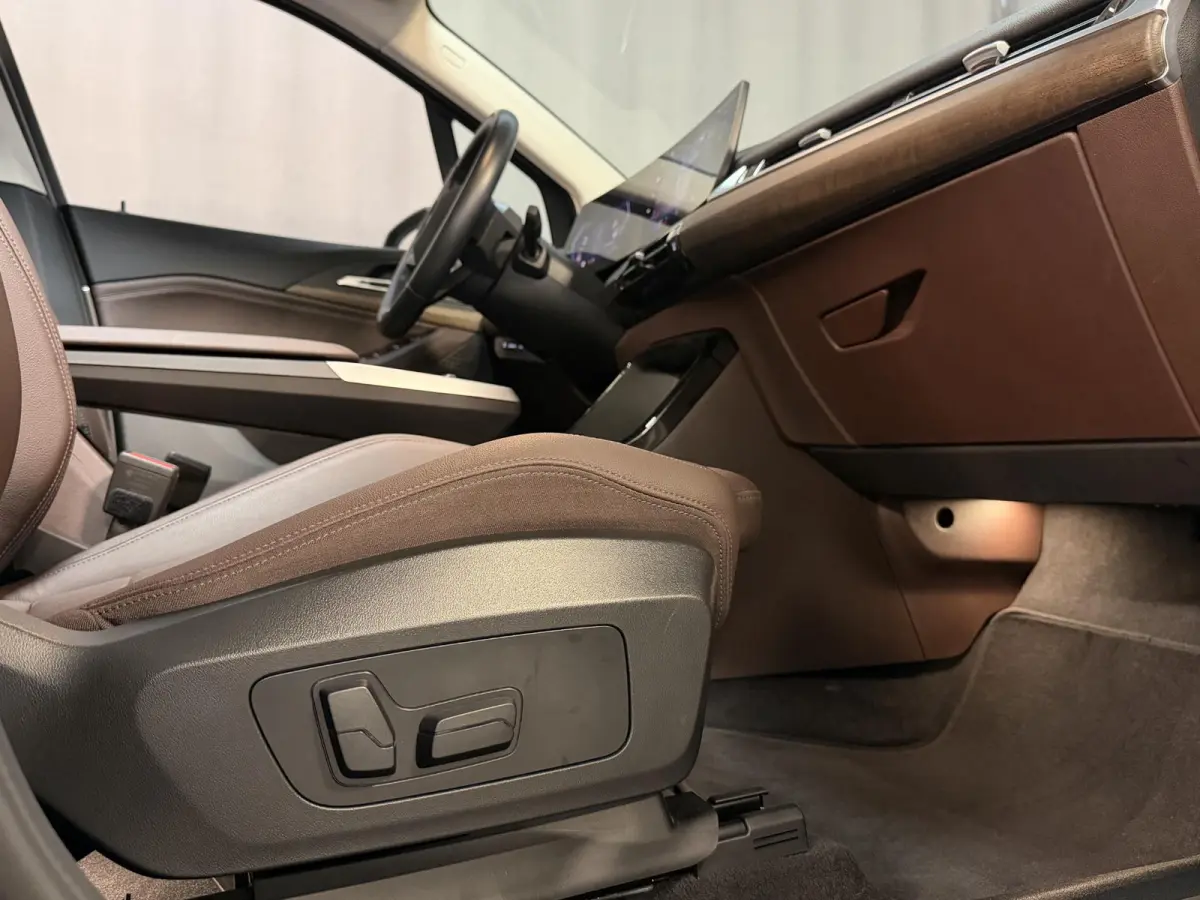 225e xDrive Luxury Line 17"/Leder + memory/Panoramadak/Camera/Apple Carplay & Android Auto