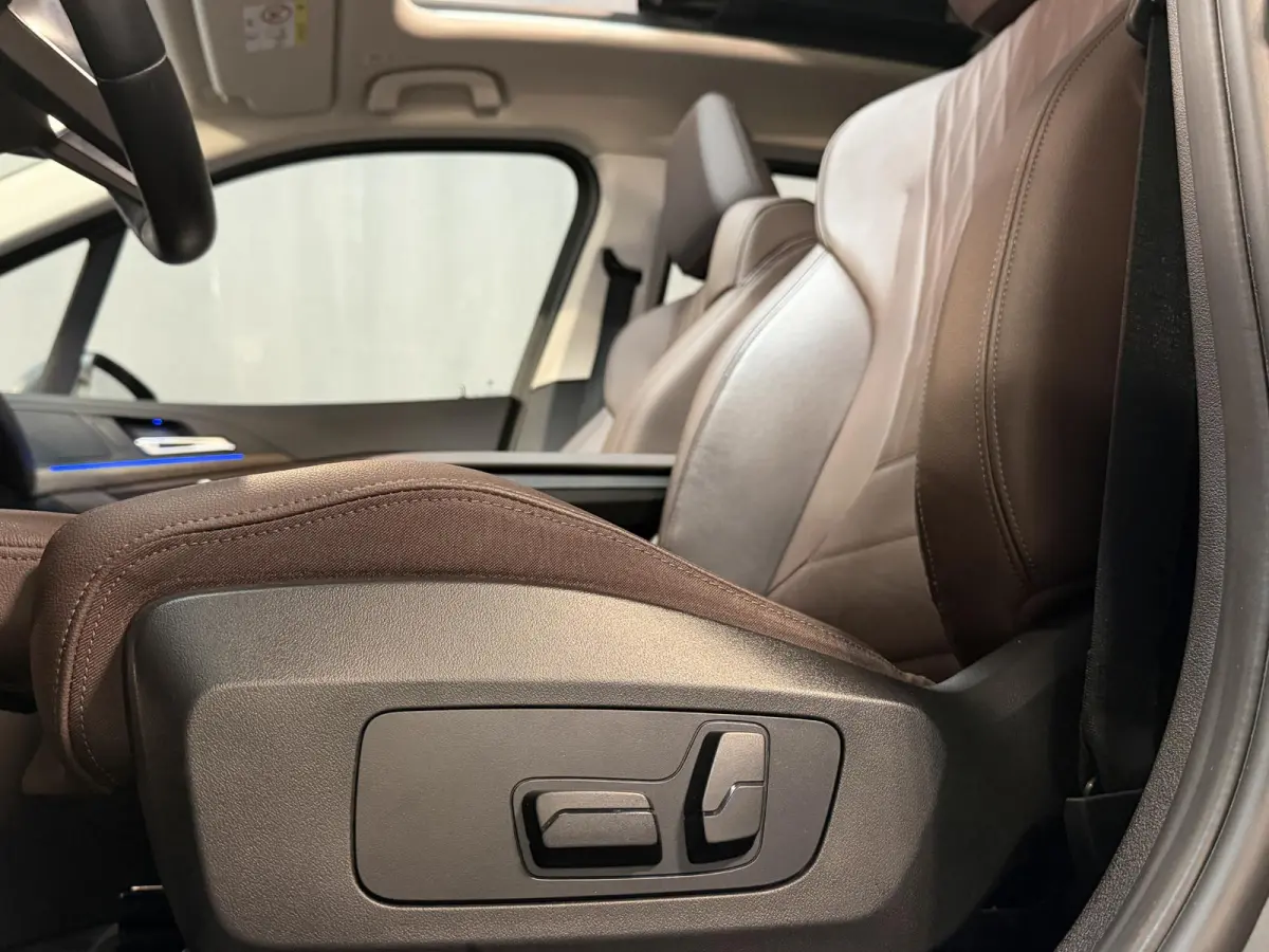 225e xDrive Luxury Line 17"/Leder + memory/Panoramadak/Camera/Apple Carplay & Android Auto
