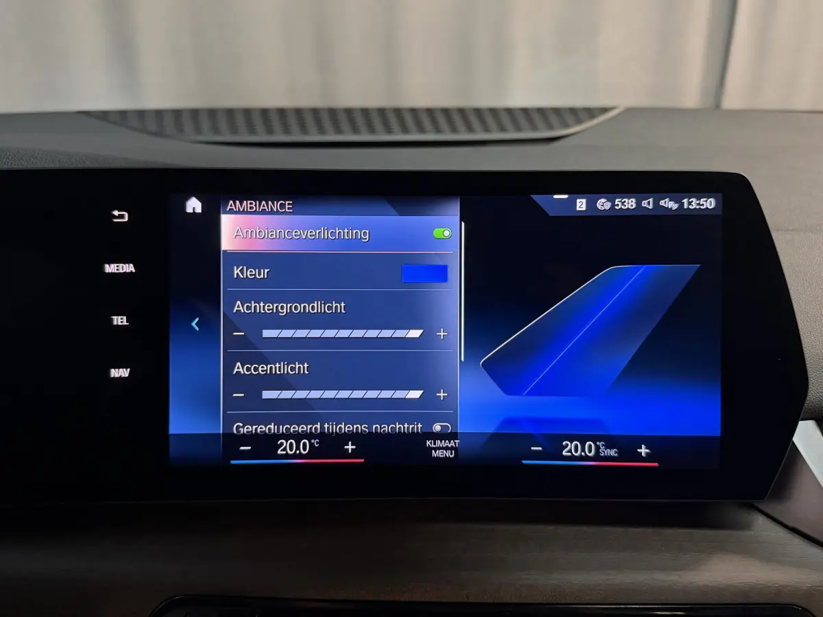 225e xDrive Luxury Line 17"/Leder + memory/Panoramadak/Camera/Apple Carplay & Android Auto