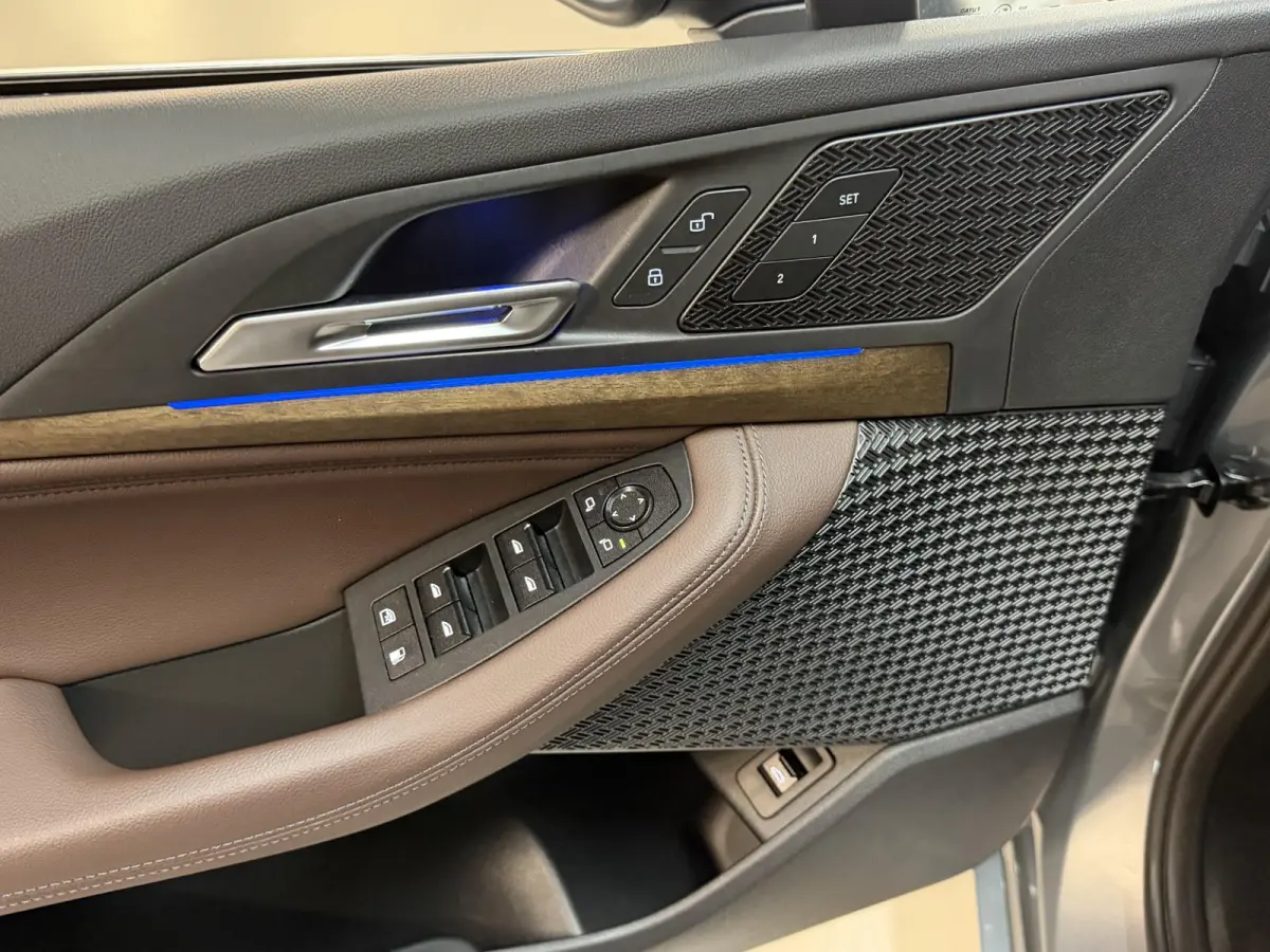 225e xDrive Luxury Line 17"/Leder + memory/Panoramadak/Camera/Apple Carplay & Android Auto