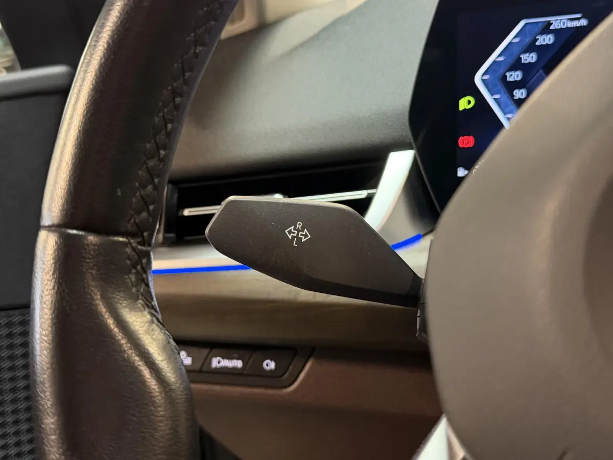 225e xDrive Luxury Line 17"/Leder + memory/Panoramadak/Camera/Apple Carplay & Android Auto