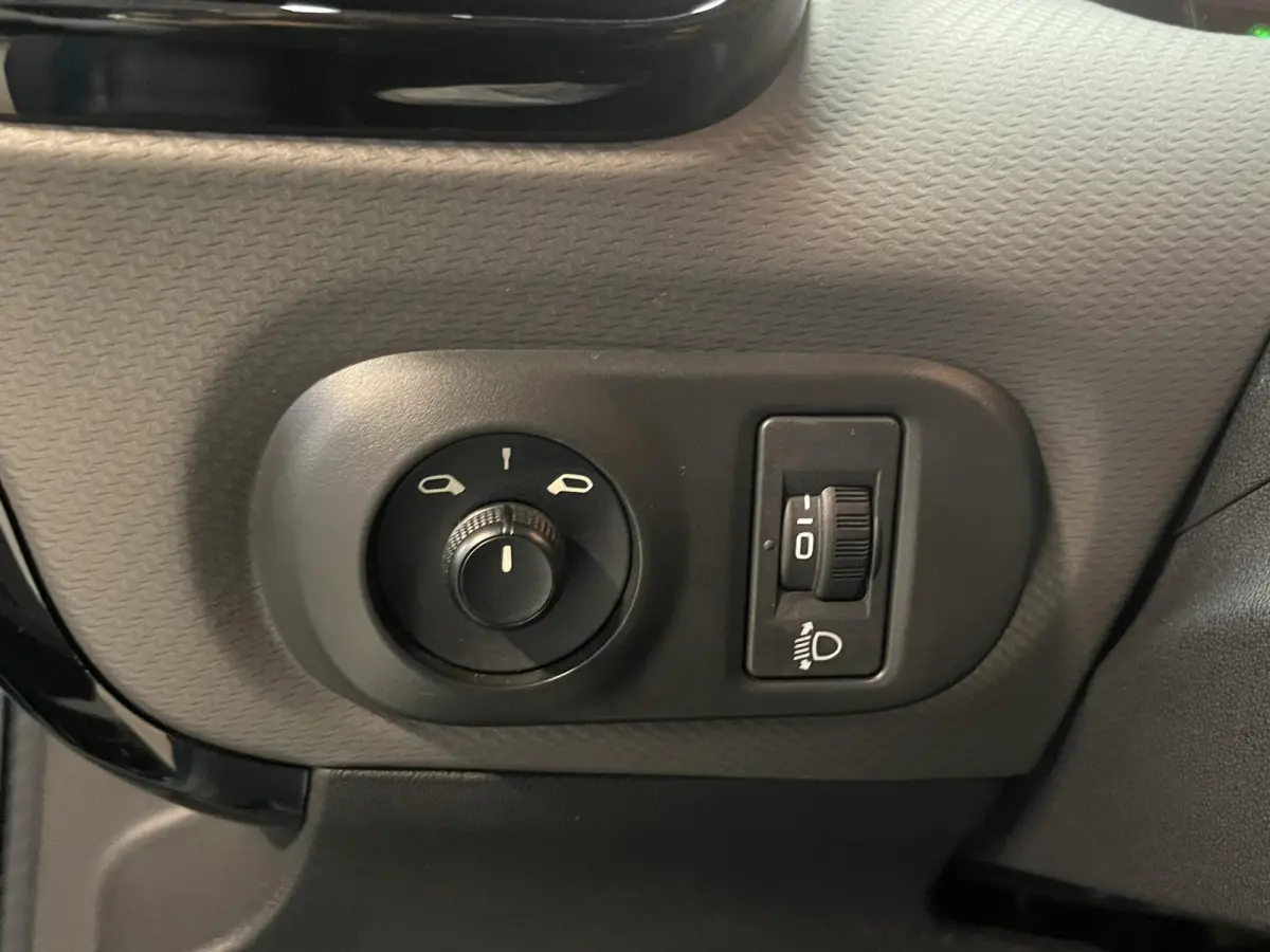 1.2 PureTech Feel 16"/Nieuwe Distributieset/Trekhaak/Navigatie/Apple Carplay & Android Auto/PDC/Climate/Cruise
