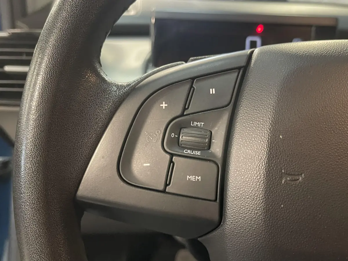 1.2 PureTech Feel 16"/Nieuwe Distributieset/Trekhaak/Navigatie/Apple Carplay & Android Auto/PDC/Climate/Cruise