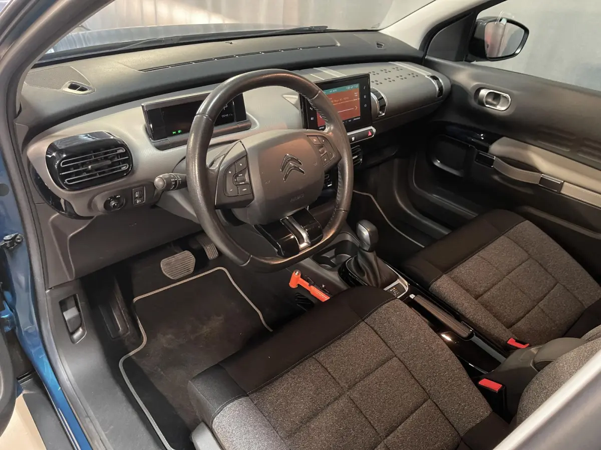 1.2 PureTech Feel 16"/Nieuwe Distributieset/Trekhaak/Navigatie/Apple Carplay & Android Auto/PDC/Climate/Cruise