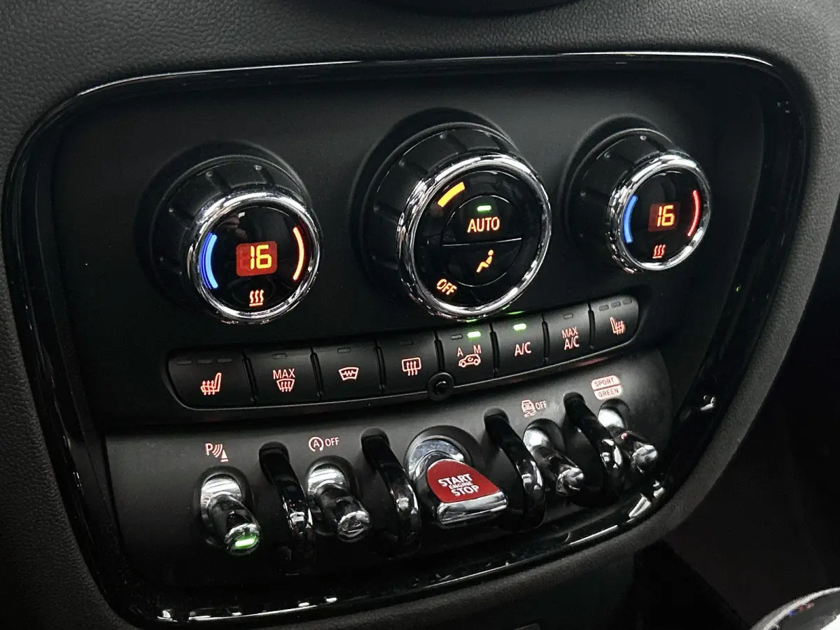 2.0 JCW ALL4 John Cooper Works | Automaat | Panoramadak | Navigatie | Memory seats | Virtual cockpit | Union Jack achterlichten |  Head up display | Apple CarPlay / Android Auto | Vol Leer |