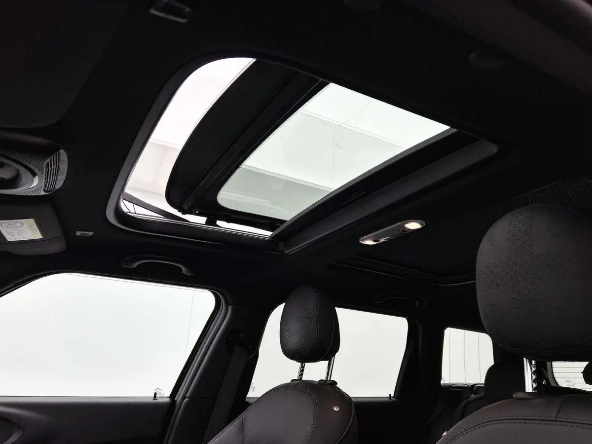 2.0 JCW ALL4 John Cooper Works | Automaat | Panoramadak | Navigatie | Memory seats | Virtual cockpit | Union Jack achterlichten |  Head up display | Apple CarPlay / Android Auto | Vol Leer |