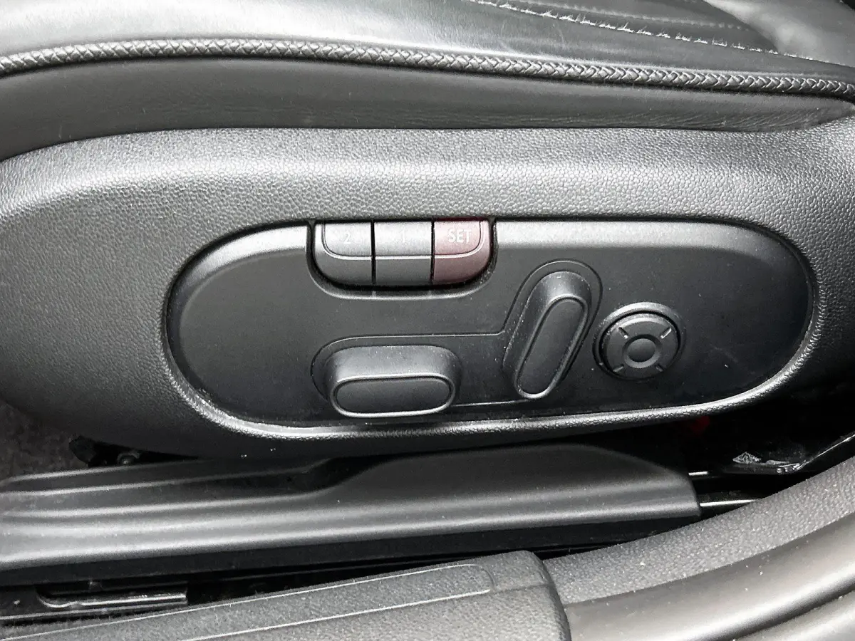 2.0 JCW ALL4 John Cooper Works | Automaat | Panoramadak | Navigatie | Memory seats | Virtual cockpit | Union Jack achterlichten |  Head up display | Apple CarPlay / Android Auto | Vol Leer |