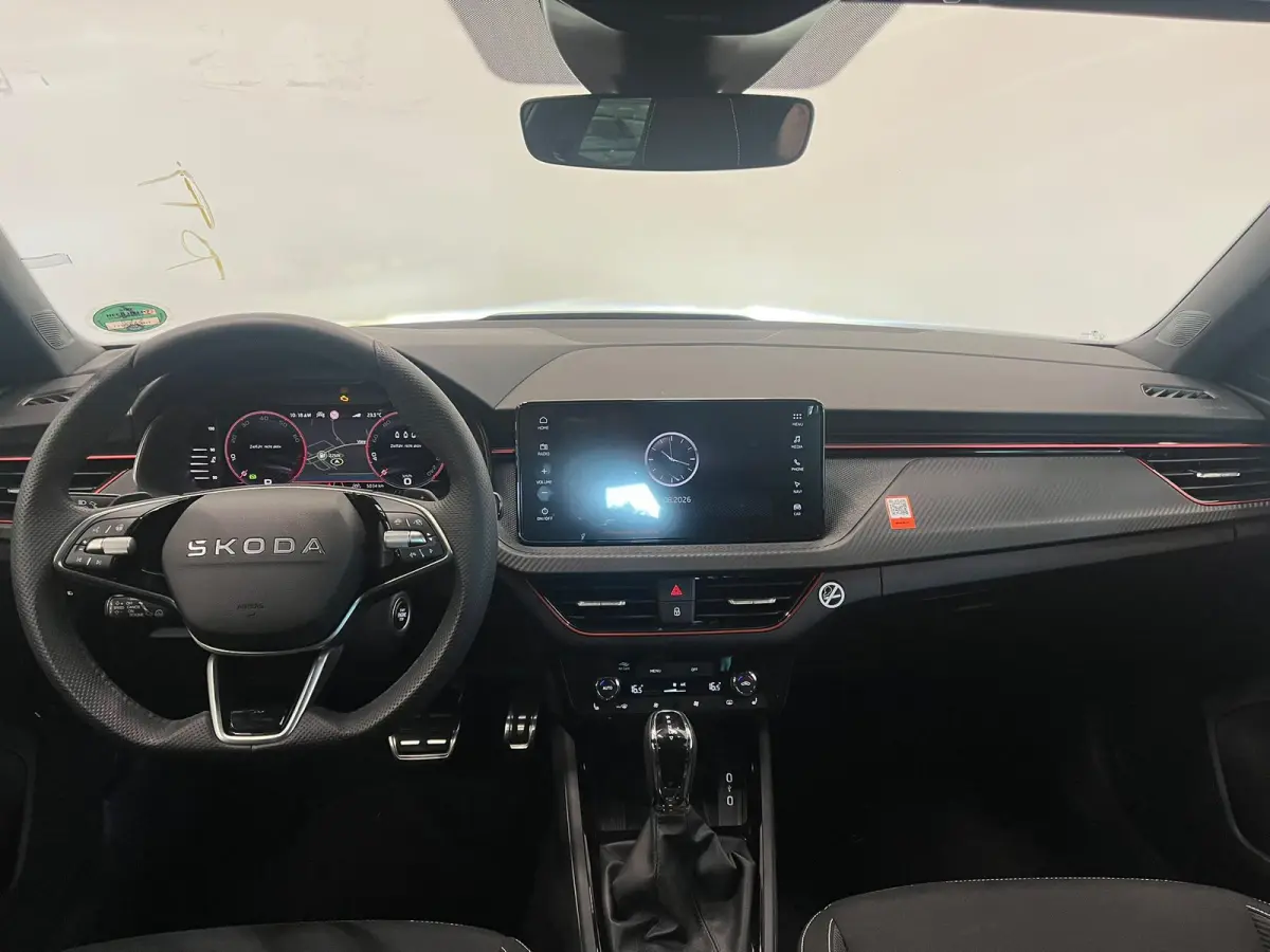 1.5 TSI Monte Carlo 150PK Panoramadak Wegklapbare trekhaak Navigatie Apple Carplay Android Auto Camera Parkeerhulp Adaptive Cruise Control Stoel- en stuurverwarming Virtual Cockpit Full Led 