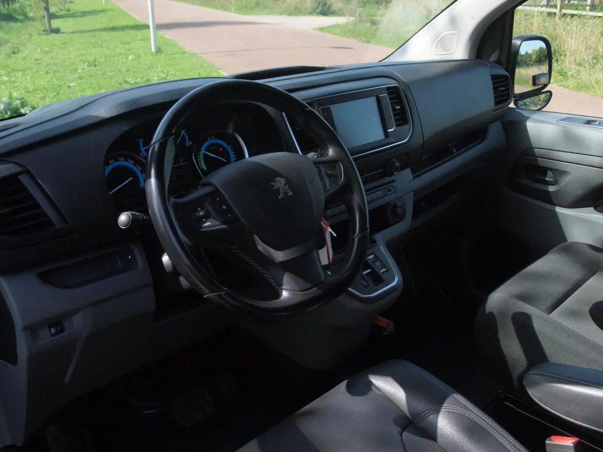 Standard Premium 75 kWh | Side bars | Apple Carplay | Zware Accupakket | Camera |