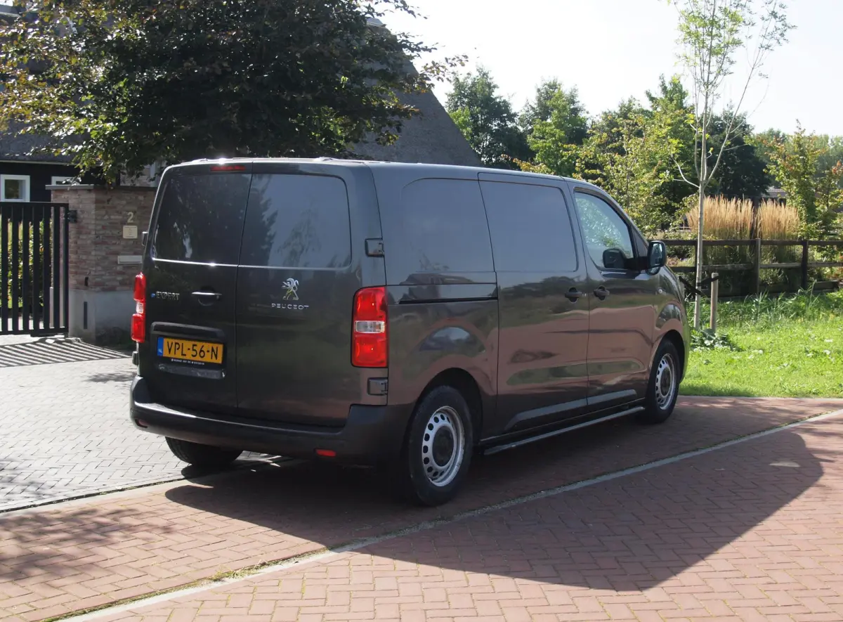 Standard Premium 75 kWh | Side bars | Apple Carplay | Zware Accupakket | Camera |