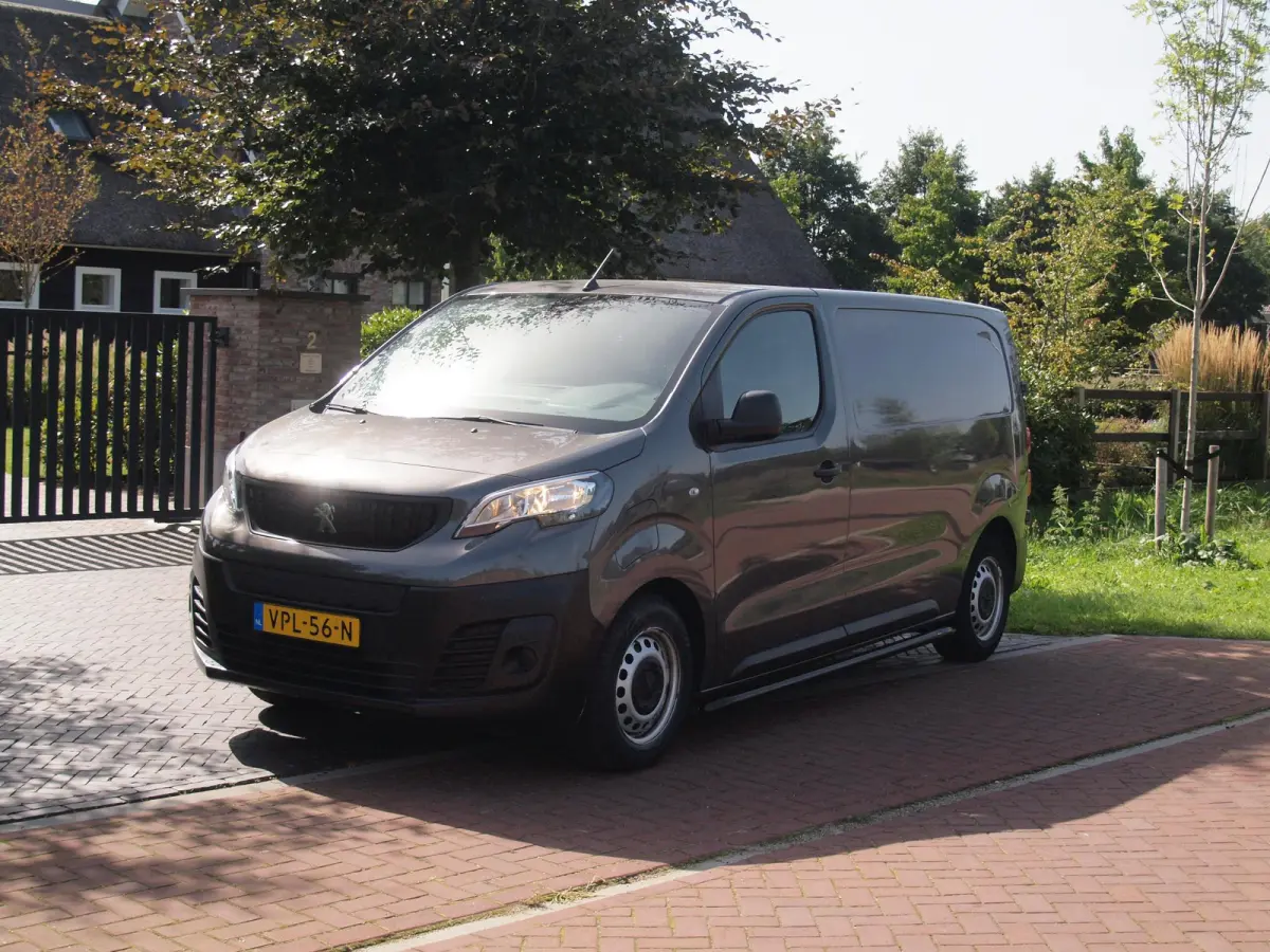 Standard Premium 75 kWh | Side bars | Apple Carplay | Zware Accupakket | Camera |